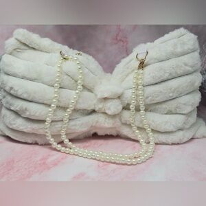 🎀 Luxurious White Faux Fur Clutch with Pearl Strap
